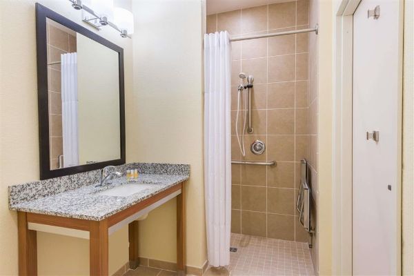 DAYS INN BY WYNDHAM CADIZ (Cadiz)